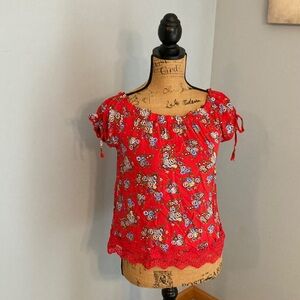 No Boundaries Red Floral Peasant Blouse with Lace Trim Size XS (1)